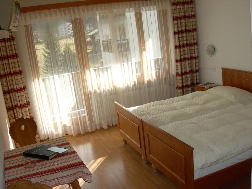 Hotel Adler Saas-Grund Ruang foto