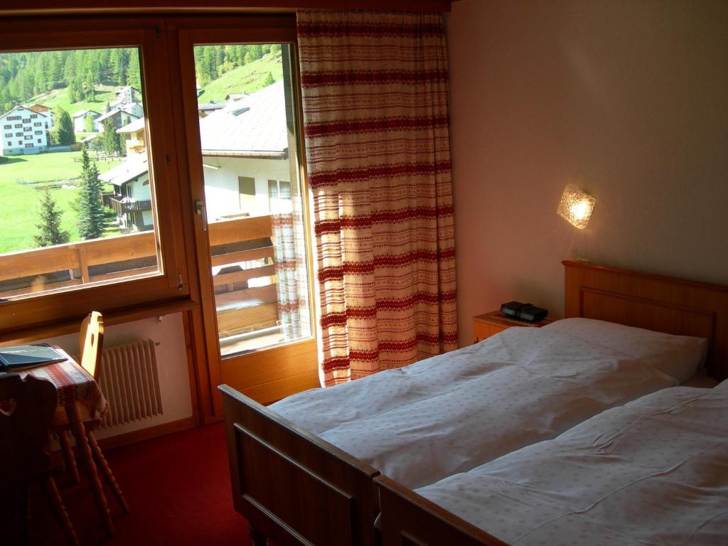 Hotel Adler Saas-Grund Ruang foto