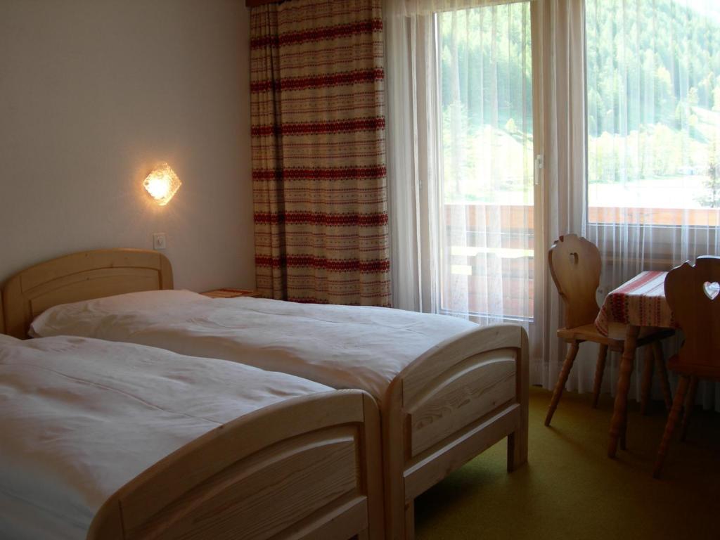 Hotel Adler Saas-Grund Ruang foto
