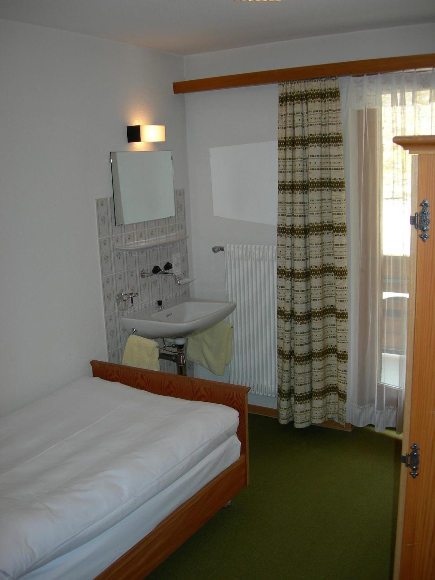 Hotel Adler Saas-Grund Bagian luar foto